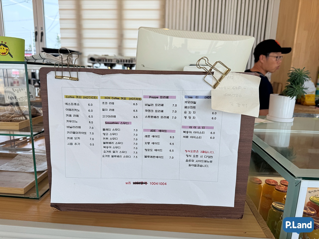 카페 메뉴판, 다양한 스무디와 케이크 메뉴